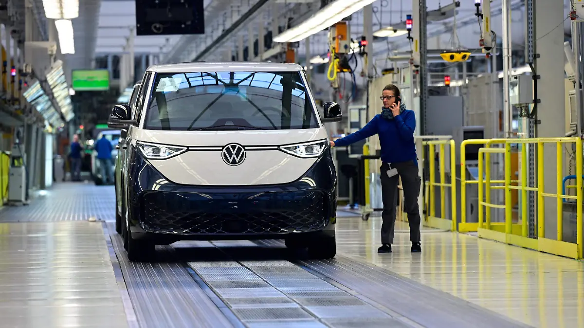 2026-03-04T121044Z_517449379_RC2NXJAVRQ2G_RTRMADP_3_GERMANY-VOLKSWAGEN-COMMERCIAL-VEHICLES