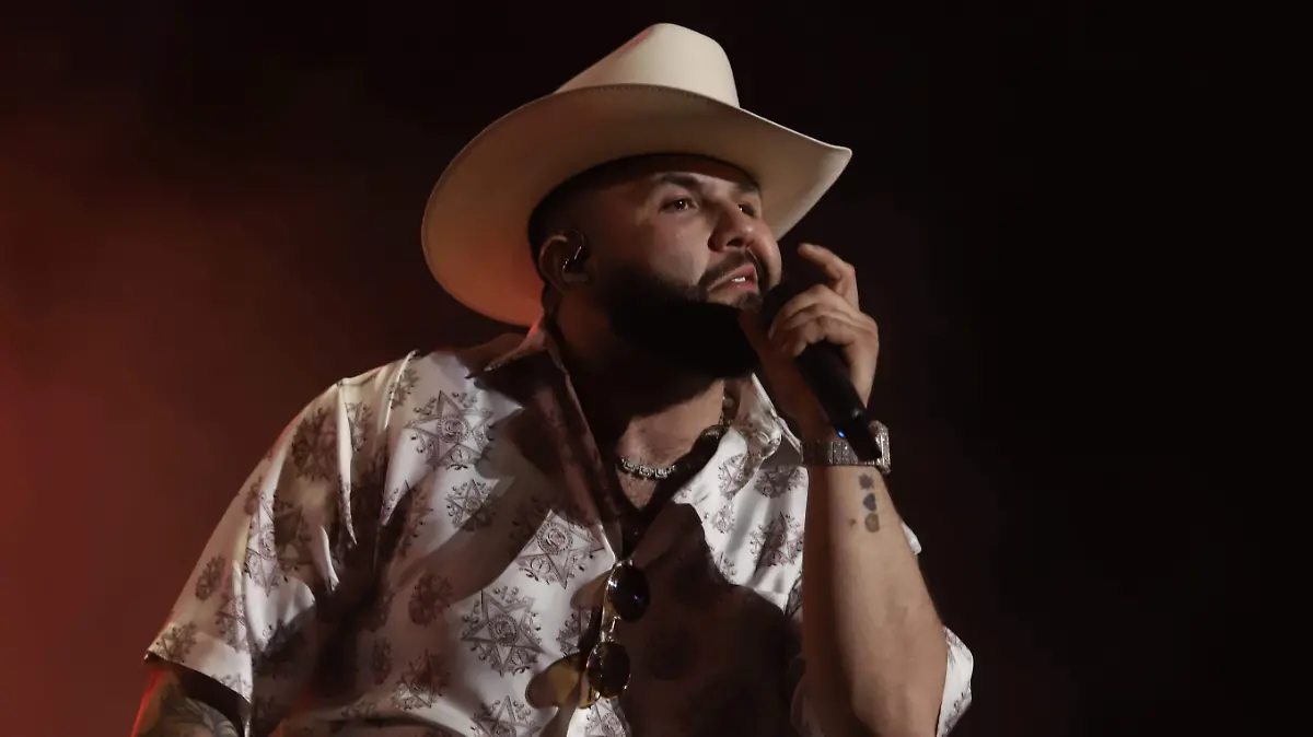 922426_Carin León Vive Latino 2023_impreso