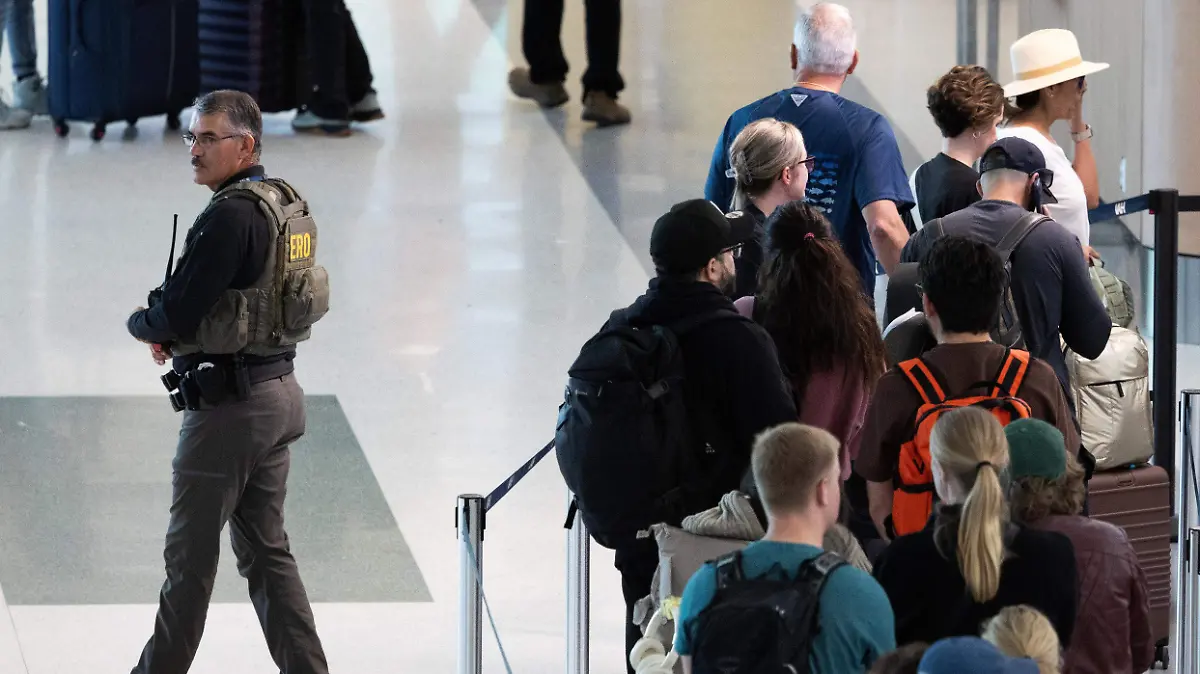 2026-03-25T182222Z_199311376_RC2MBKAYDKLJ_RTRMADP_3_USA-TRUMP-AIRPORTS