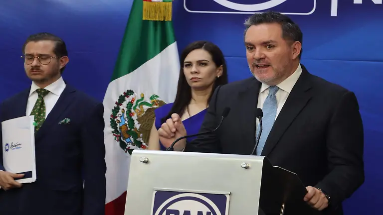 6133518-Presenta un amparo colectivo  el Comité Ejecutivo Nacional del PAN-05