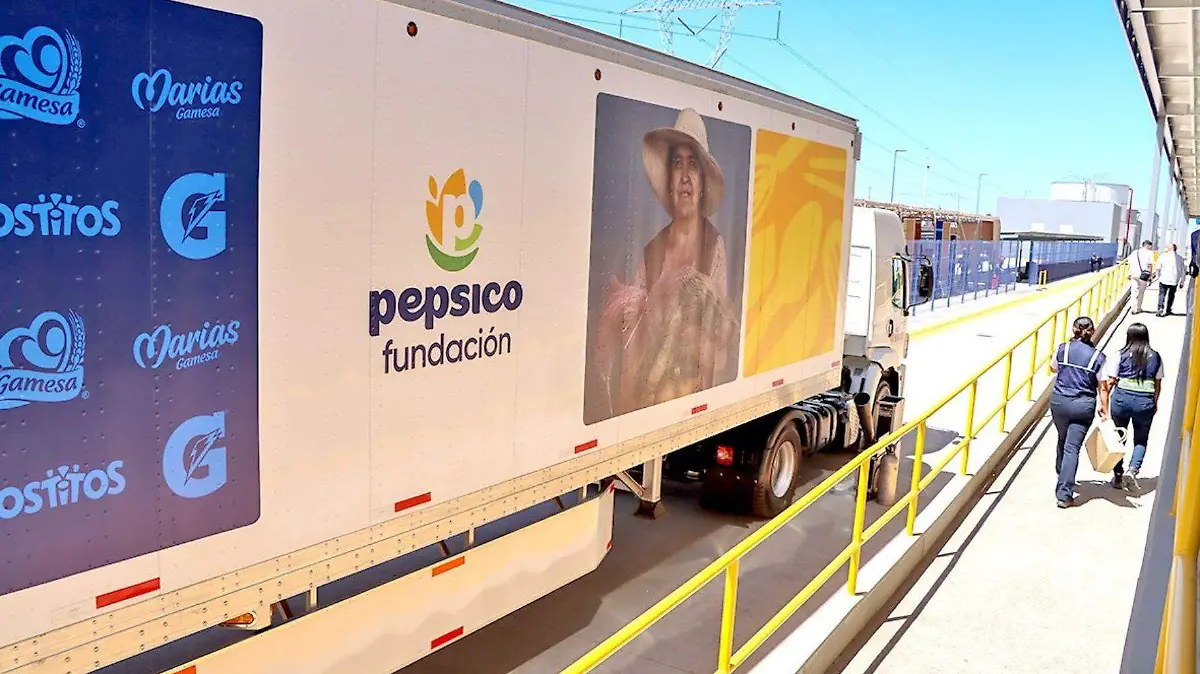 La Fundación PepsiCo México entregó un tractocamión de 22 toneladas a la Red de Bancos de Alimentos México