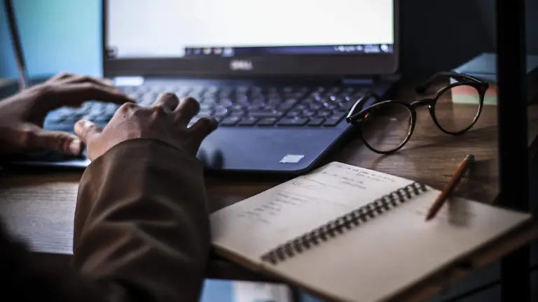 6151851-Oficinistas Computadoras trabajadores (31)