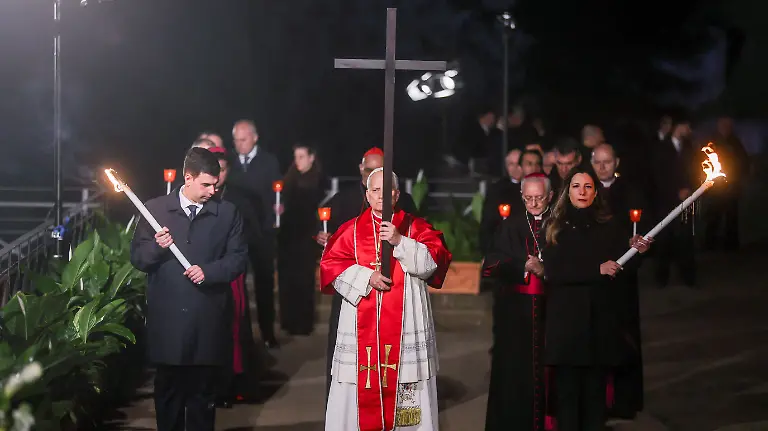 2026-04-03T203610Z_795030998_RC2WHKATU9W5_RTRMADP_3_RELIGION-EASTER-POPE-VIACRUCIS