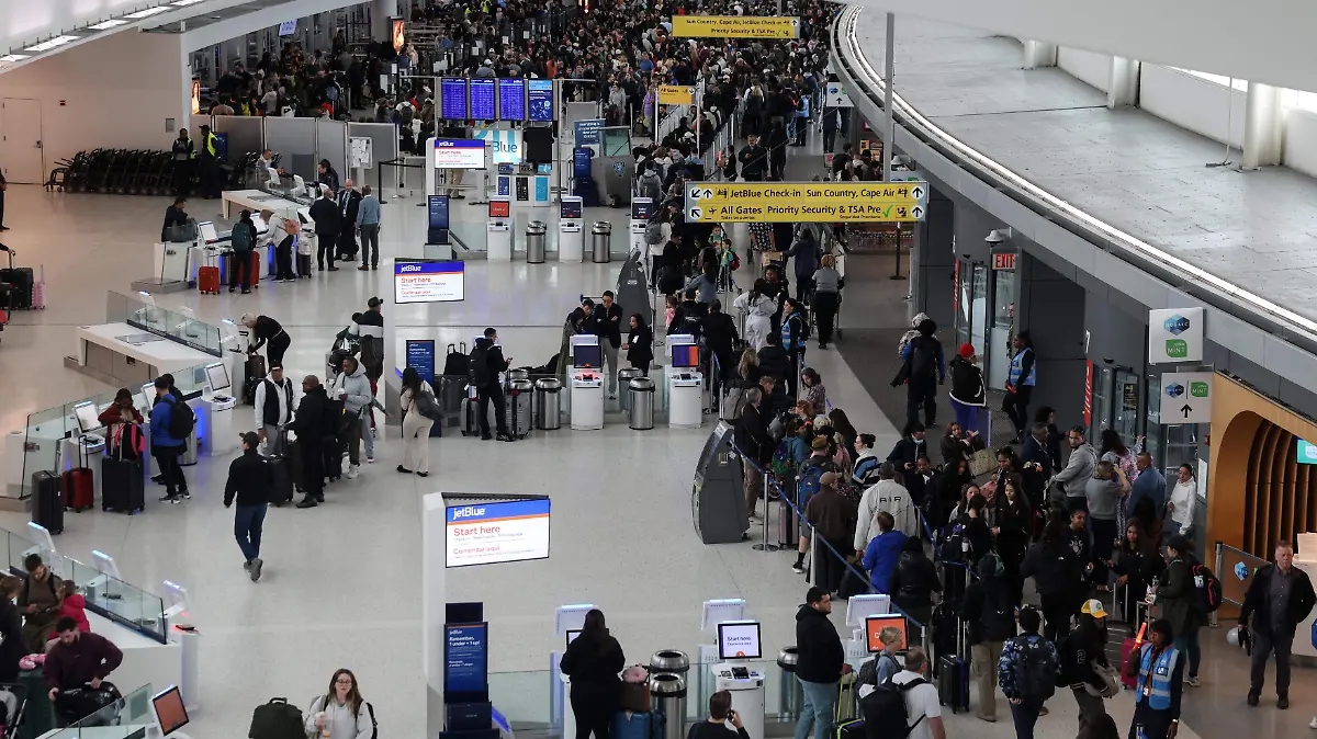 2026-03-27T153145Z_1238696644_RC23DKA9LQBN_RTRMADP_3_USA-TRUMP-AIRPORTS