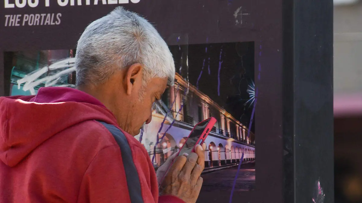 1066427_Uso de celular en la vida diaria_web