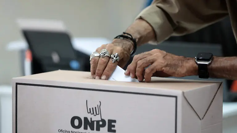 AFP__20260412__A7JZ44V__v1__HighRes__PeruElectionVote