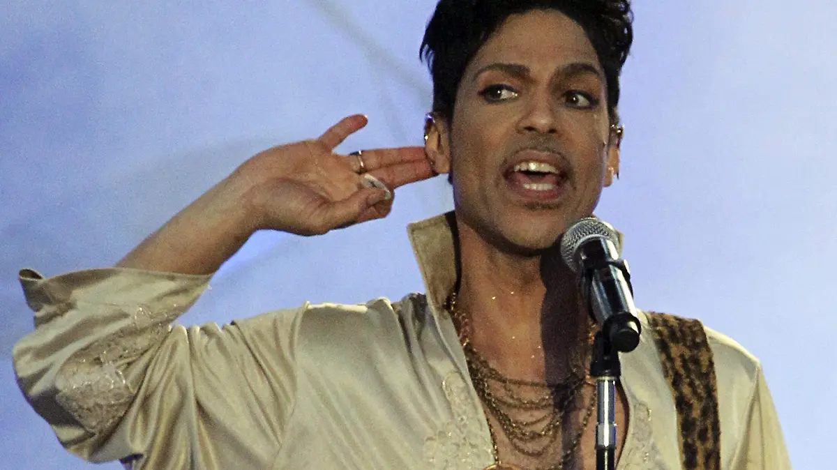 2016-04-26T120000Z_650623960_TM3EC4Q0YSL01_RTRMADP_3_PEOPLE-PRINCE