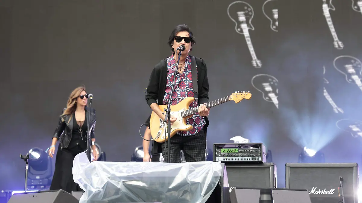 6228090-vive latino Juanes enanitos verdes jonh Forghety -086