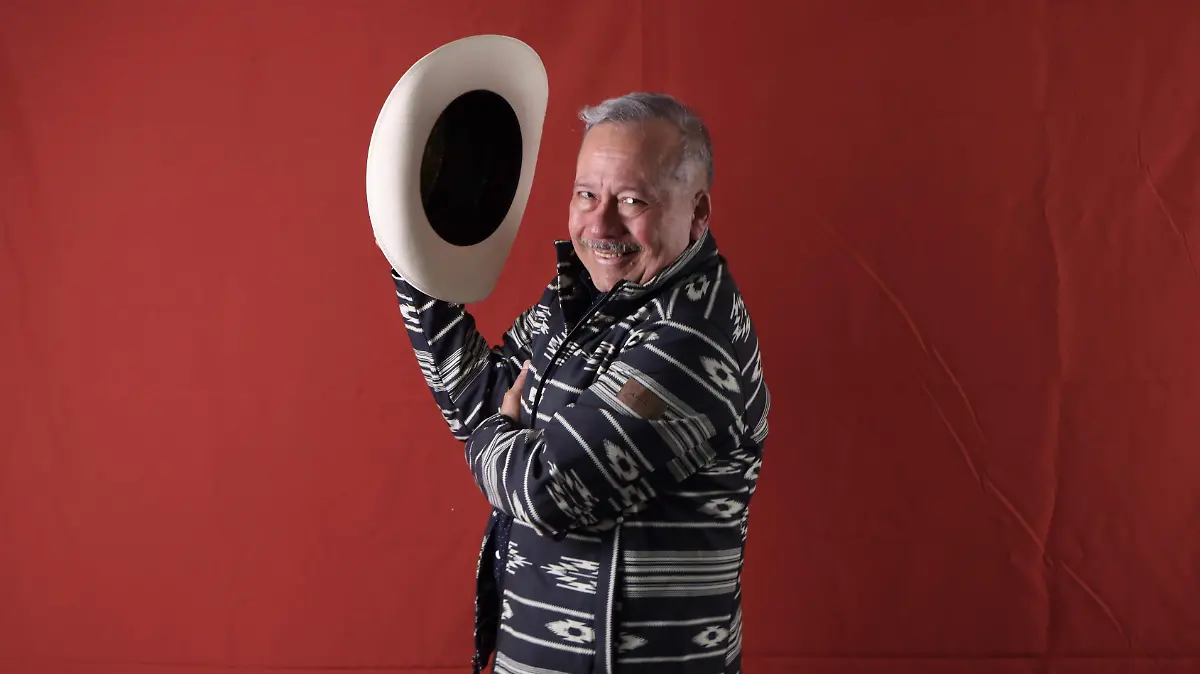 HUMBERTO VELEZ 5 ADRIÁN VÁZQUEZ