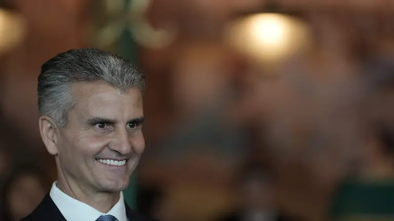 2026-03-27T172233Z_1374875602_RC23DKAORHS8_RTRMADP_3_FRANCE-DISNEYLAND-MACRON