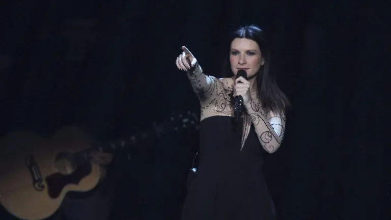 446382_Laura Pausini_web