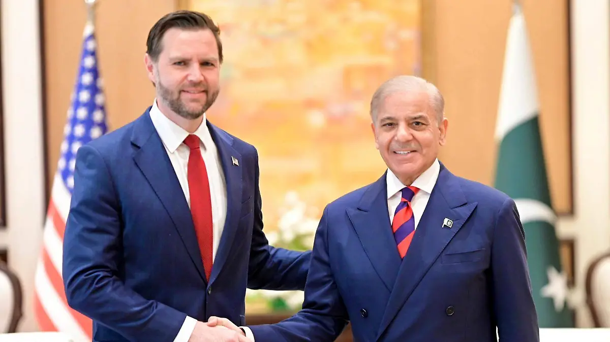 d892466d07b5fc03aff4580f6ea5ea7732c54049w