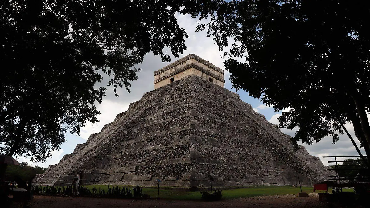 1048642_Chichén Itzá Equinoccio Otoñal_web