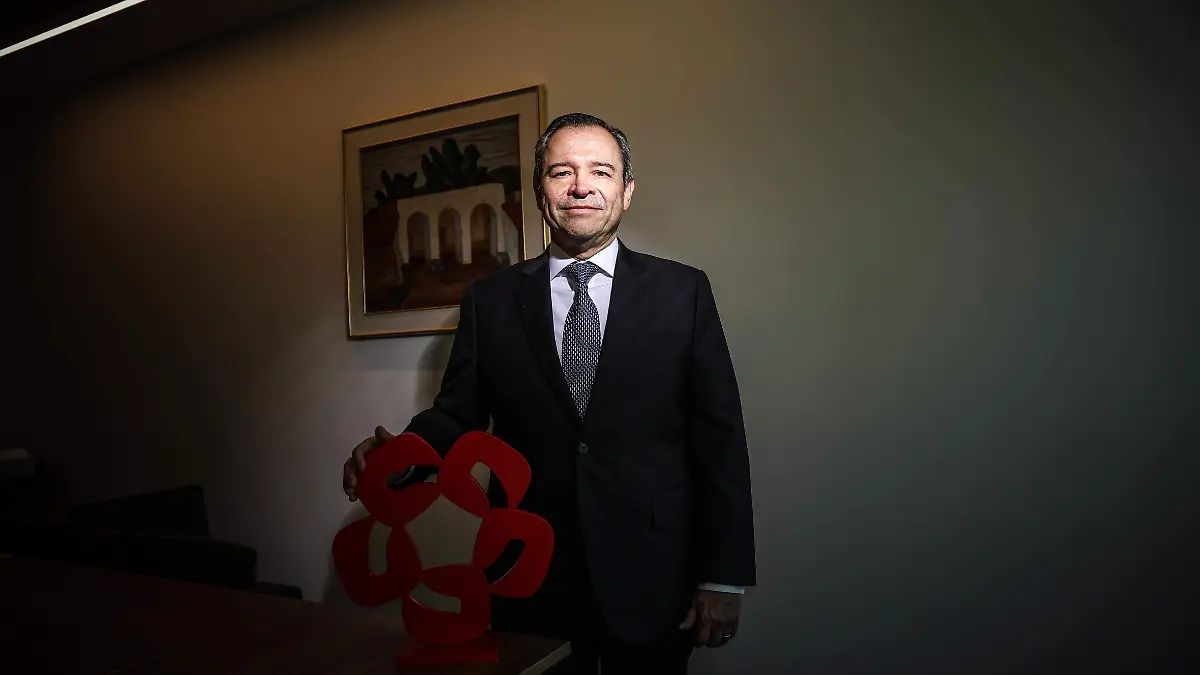 6219940-Manuel Romo Director General de Banamex Entrevista (10)