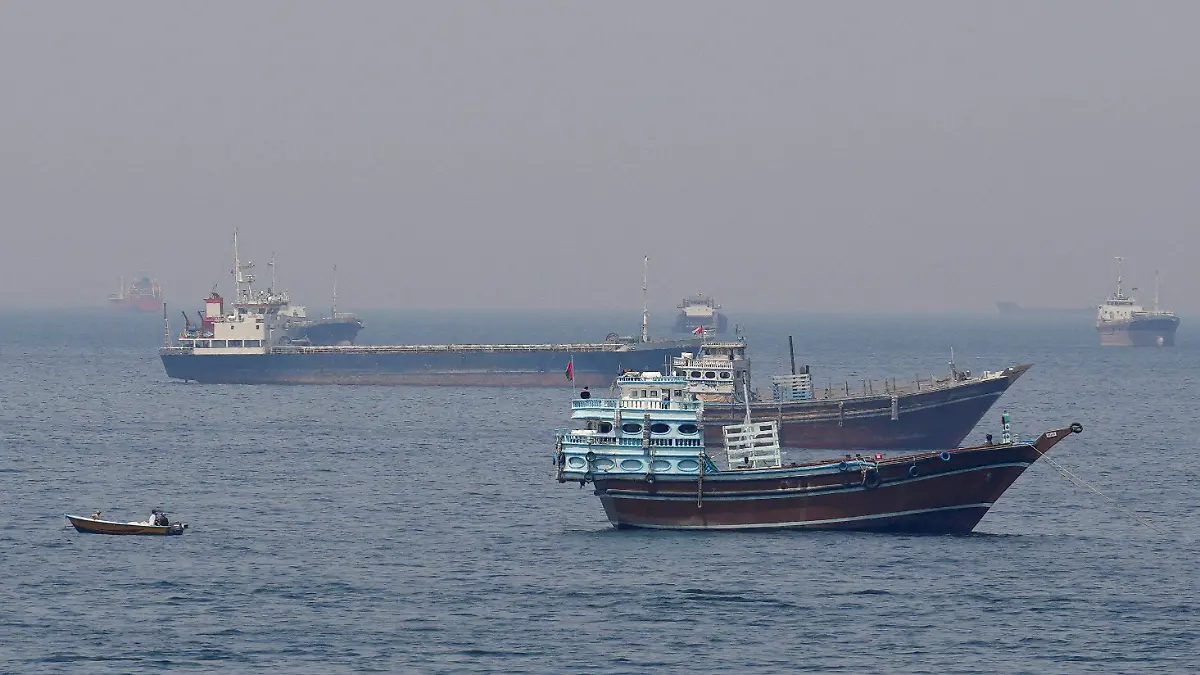 2026-04-20T113030Z_1476638248_RC2XSKA0ZOTY_RTRMADP_3_IRAN-CRISIS-OMAN-HORMUZ