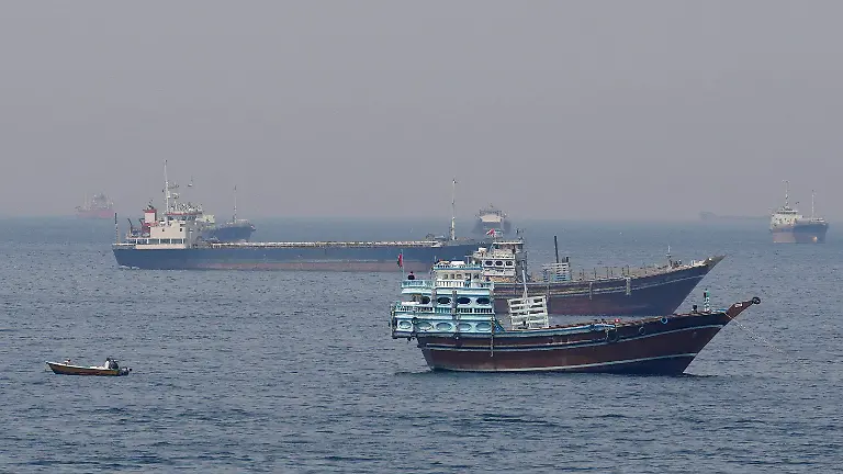 2026-04-20T113030Z_1476638248_RC2XSKA0ZOTY_RTRMADP_3_IRAN-CRISIS-OMAN-HORMUZ
