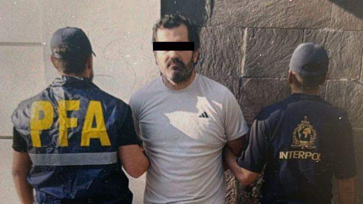 EXCONTRALMIRANTE LLEGA A MÉXICO TRAS SER EXTRADITADO