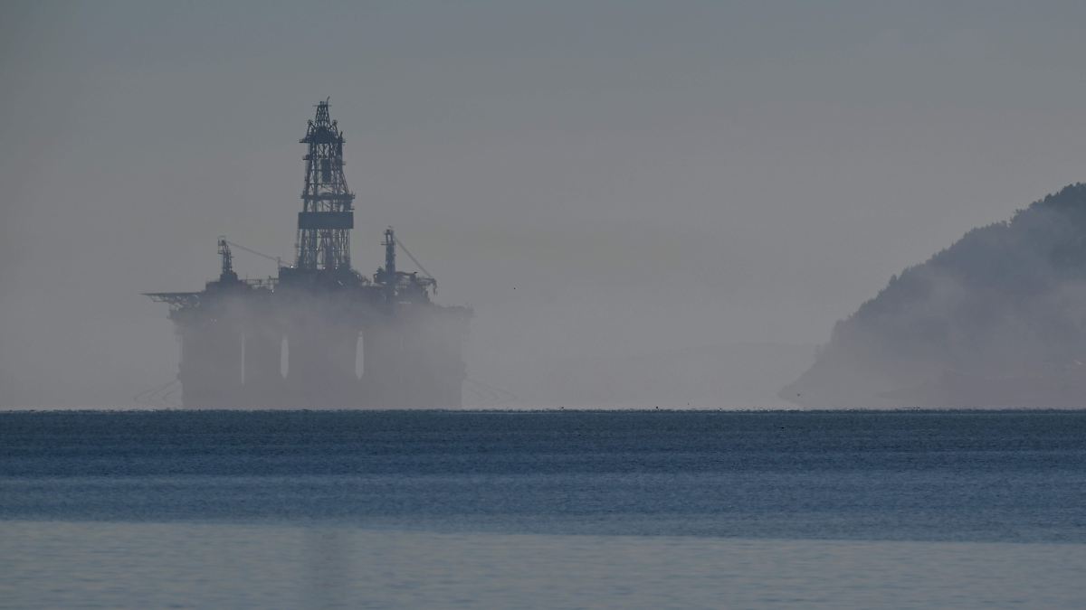 Petróleo cae ante expectativa de acuerdo EU-Irán