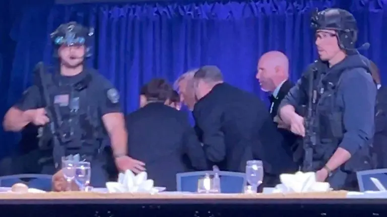 2026-04-26T013743Z_430757037_RC2JWKA52OY3_RTRMADP_3_USA-TRUMP-DINNER