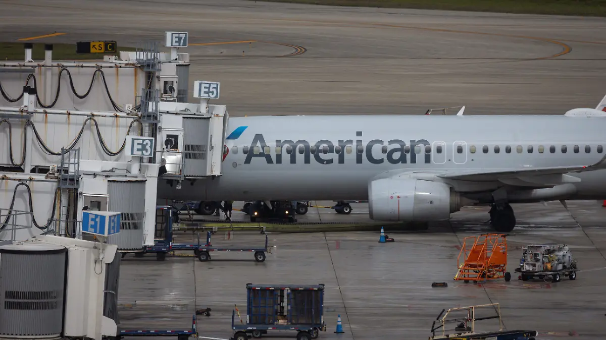 2026-04-23T173422Z_1159059229_RC22VKAAXD3Z_RTRMADP_3_USA-AIRLINES-AMERICAN