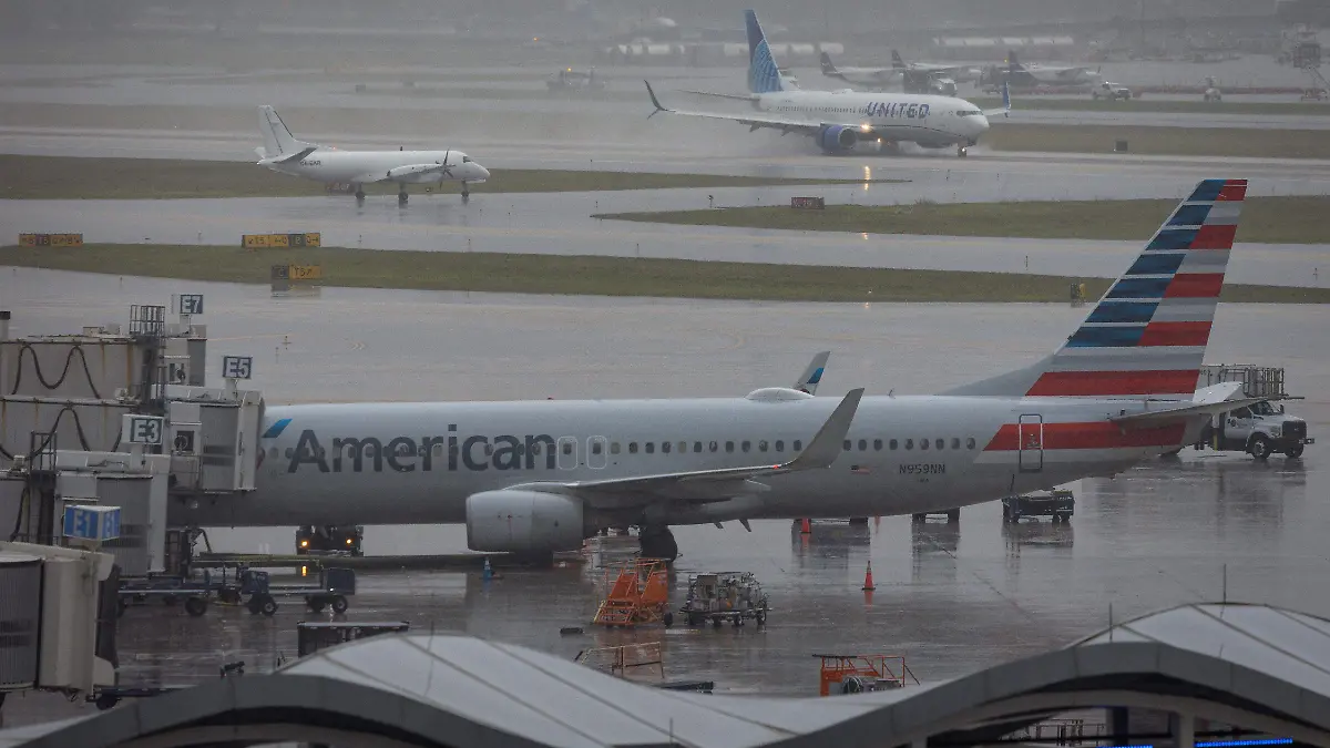2026-04-23T173545Z_1037147585_RC22VKAXCBG3_RTRMADP_3_USA-AIRLINES-AMERICAN