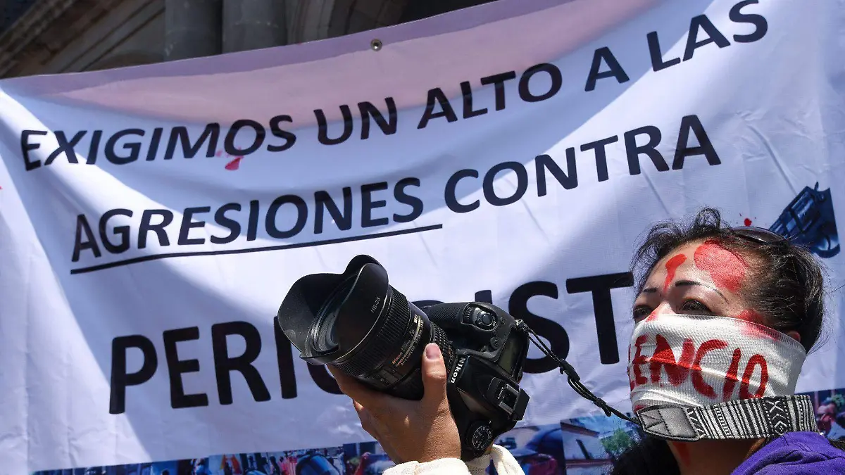875283_Protesta por agresión a periodistas_web