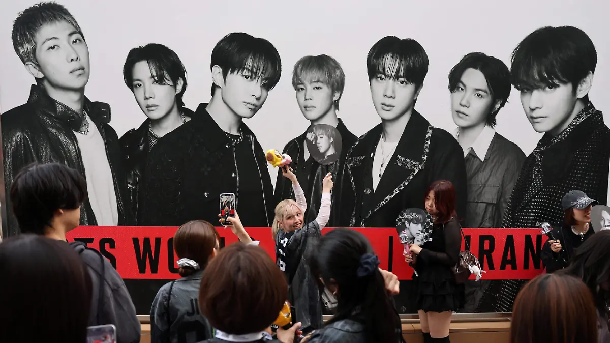 2026-04-17T094918Z_667937830_RC2WQKADBD8Z_RTRMADP_3_MUSIC-BTS-CONCERT-JAPAN
