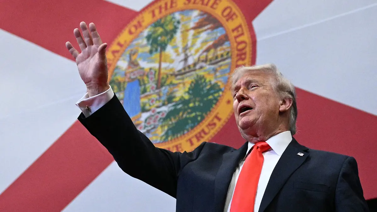 AFP__20260501__A9LE2Y6__v1__HighRes__UsPresidentDonaldTrumpDeliversRemarksAtTheVilla