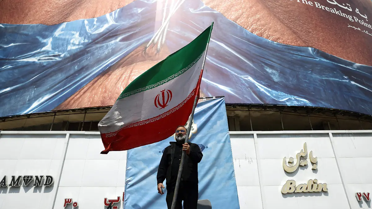 2026-05-02T114742Z_815300363_RC2V0LAWHFDK_RTRMADP_3_IRAN-CRISIS-DAILYLIFE