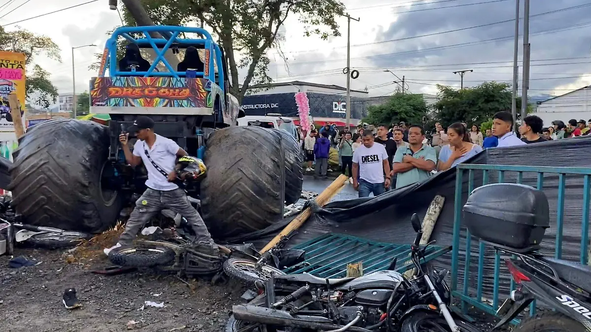 2026-05-04T034105Z_575302493_RC2W1LAD0G9H_RTRMADP_3_COLOMBIA-CRASH