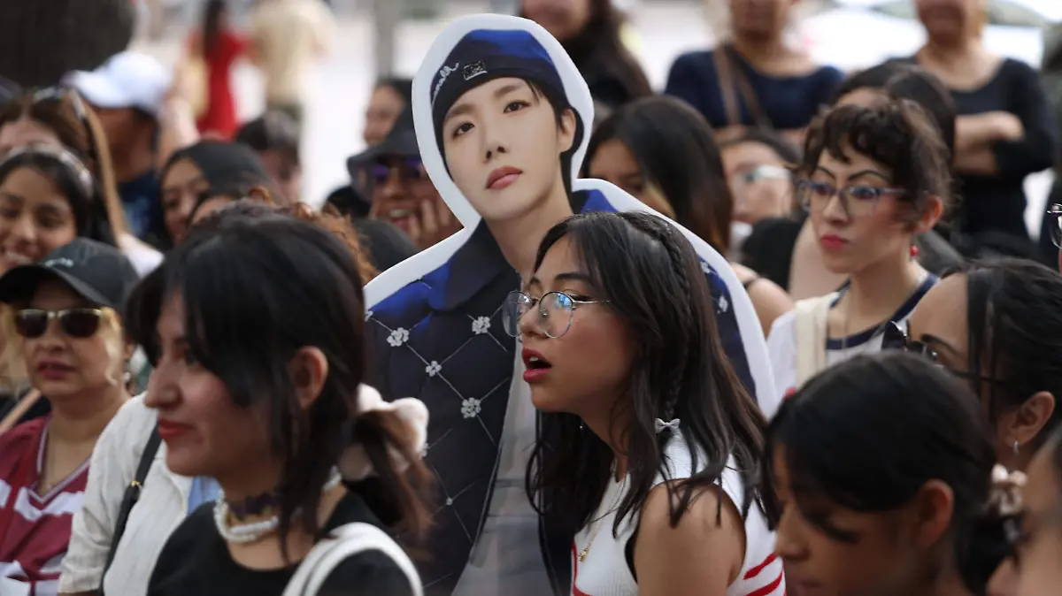 AFP__20260505__A9PB7L8__v1__HighRes__MexicoSkoreaMusicKpopBts