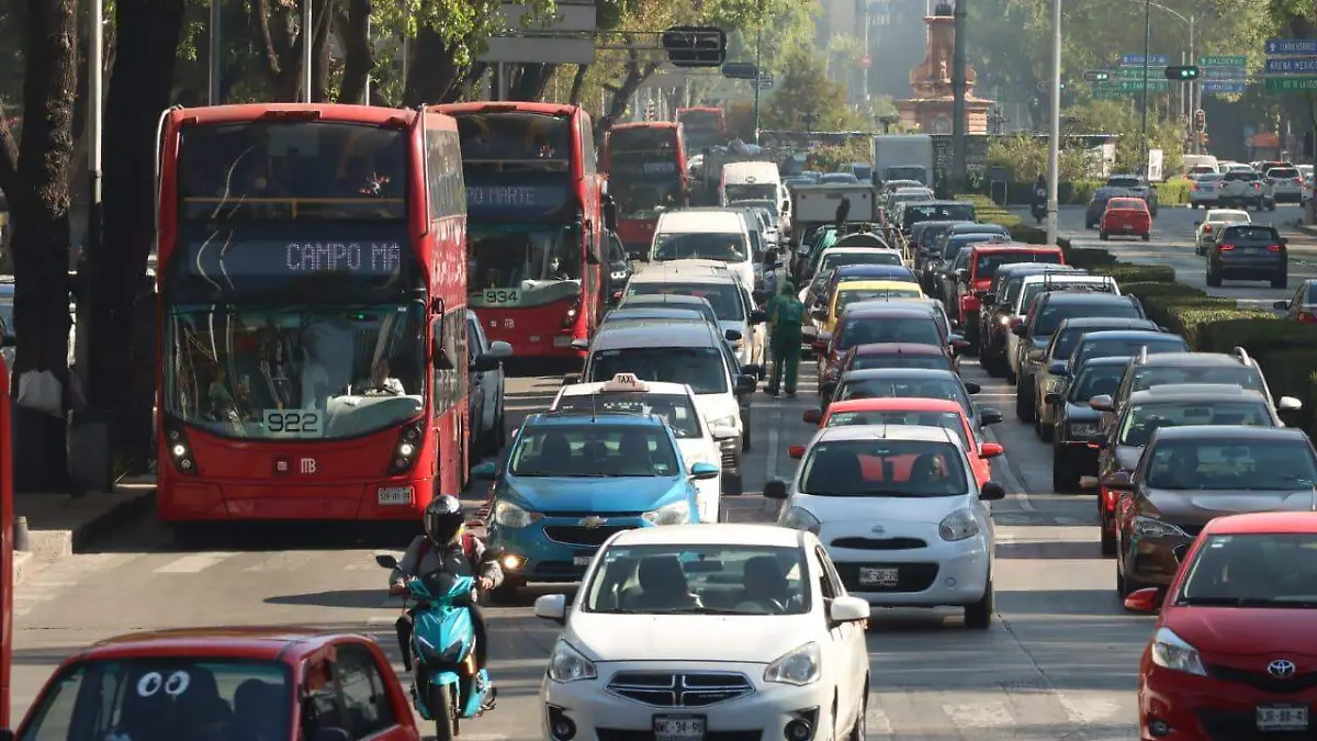 TRAFICO SOBRE REFORMA. FOTO SERGIO VÁZQUEZ LA PRENSA (2)