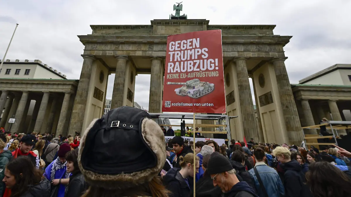 AFP__20260508__B29L37D__v1__HighRes__GermanySchoolDefenceDemonstration