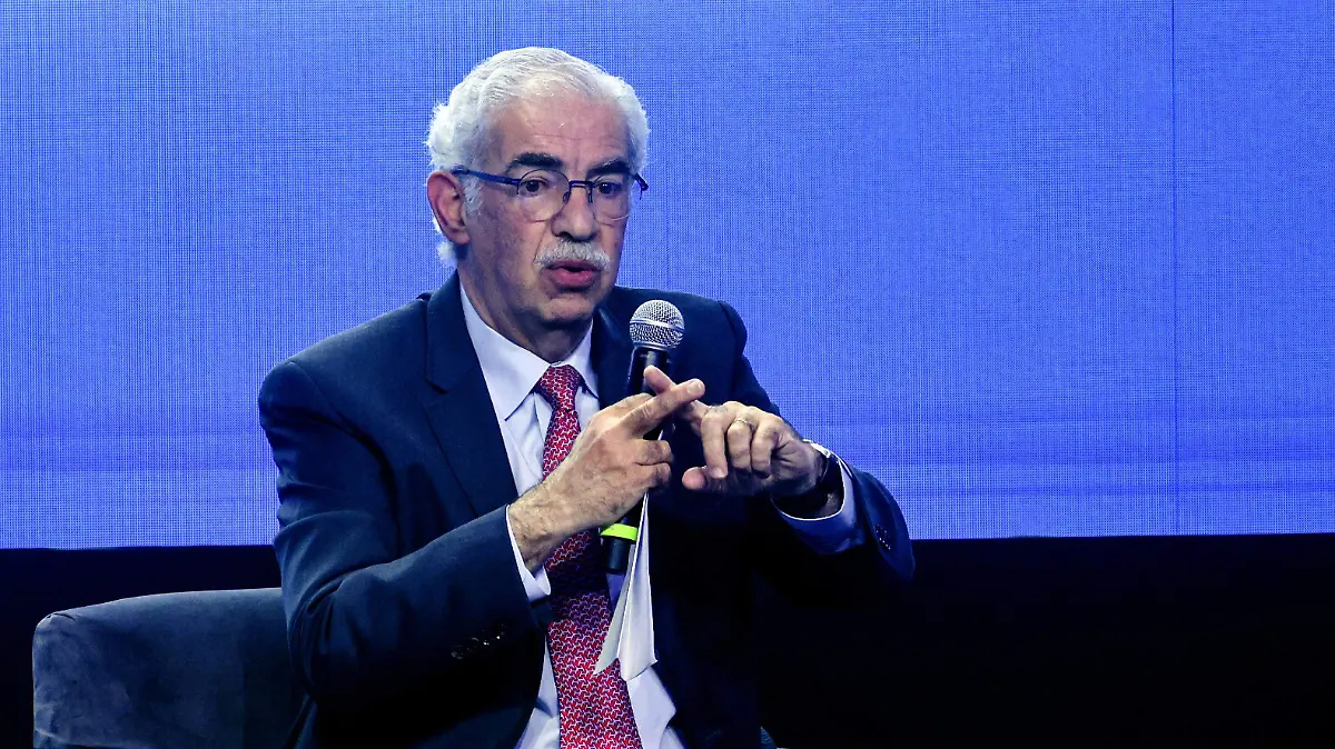Santiago Levi, Analista Económico 1