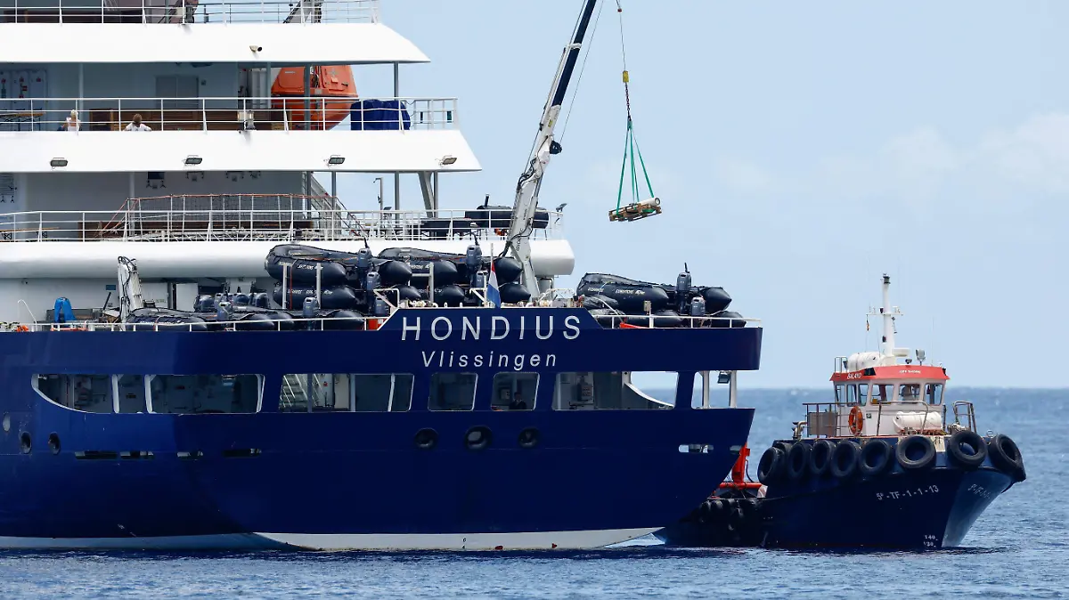2026-05-11T141120Z_1451257378_RC217LALXDWU_RTRMADP_3_CRUISESHIP-HANTAVIRUS-TENERIFE