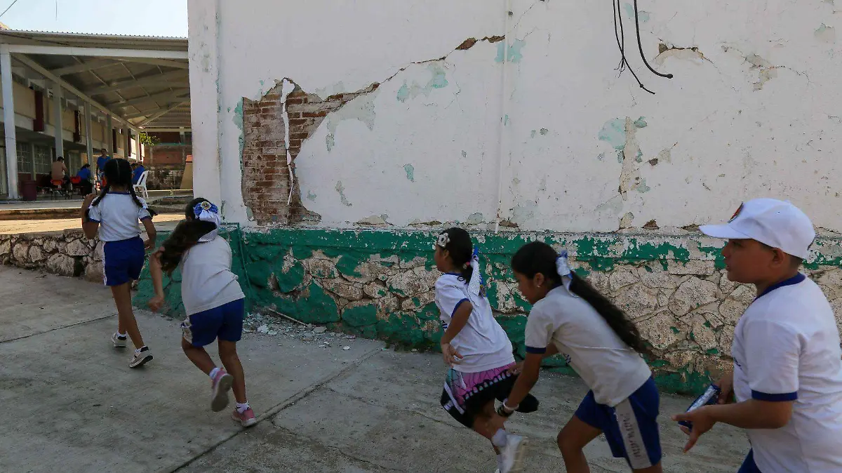 1065703_Escuela Dañada Sismo_web