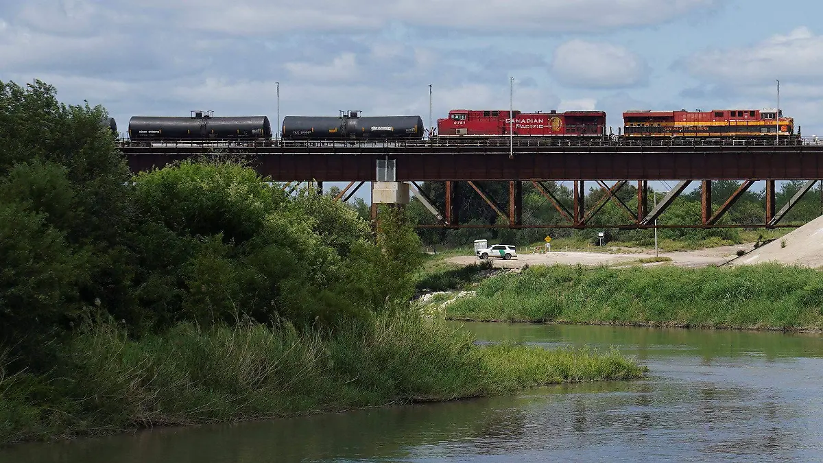 2026-05-11T174027Z_1275316765_RC257LAV8TRD_RTRMADP_3_USA-TEXAS-TRAIN-DEATHS