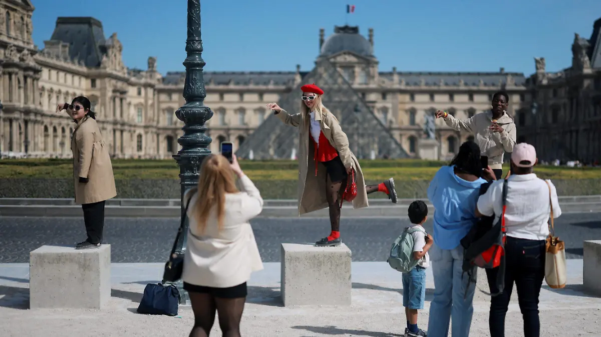2026-04-22T161654Z_1744234690_RC2FUKA37CI0_RTRMADP_3_FRANCE-TOURISM