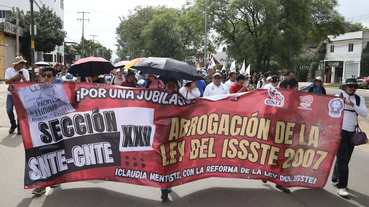 1045796_CNTE Marcha vs Informe Gobierno_impreso