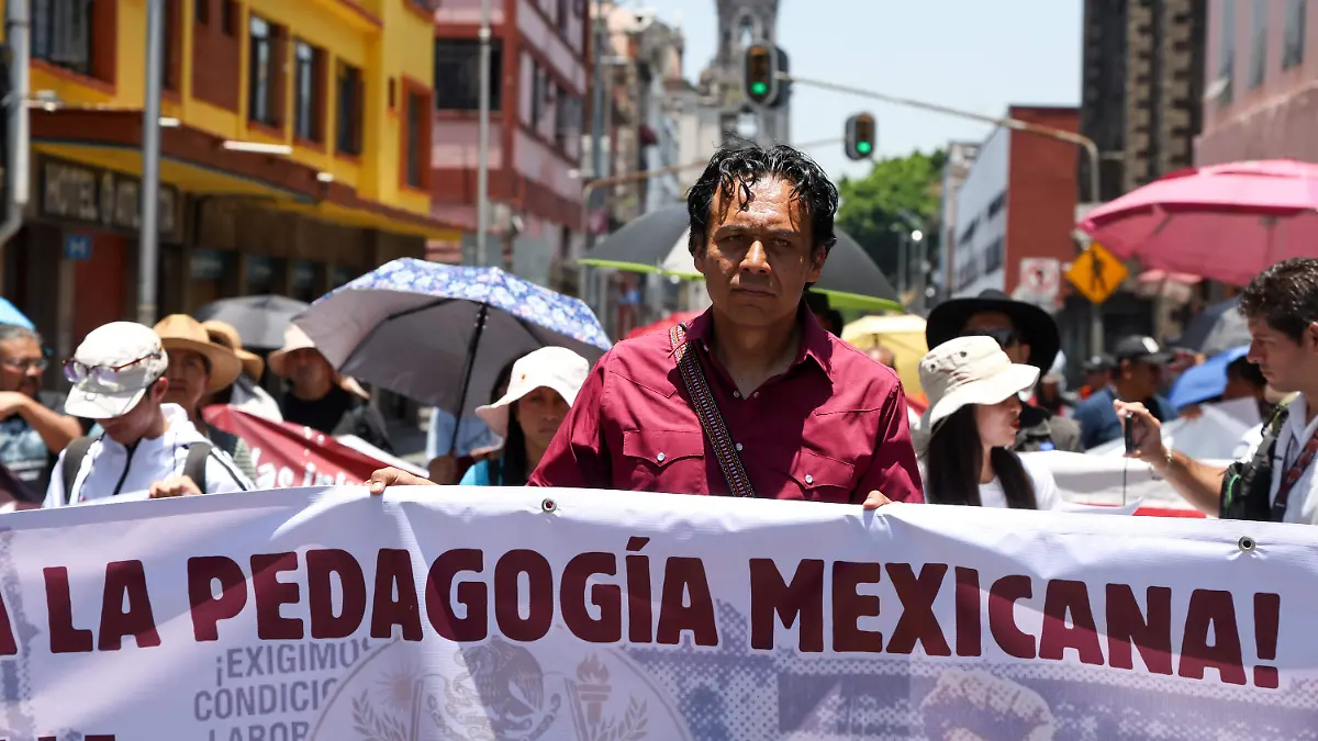 Marx Arriaga se integra a la  Marcha de la CNTE-6