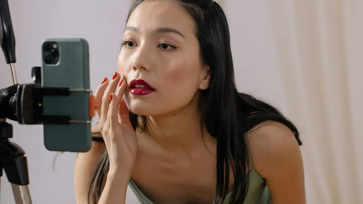 Los usuarios están saturados de contenidos que muestran pieles perfectas y maquillajes impecables._Cottonbro Studio_Pexels