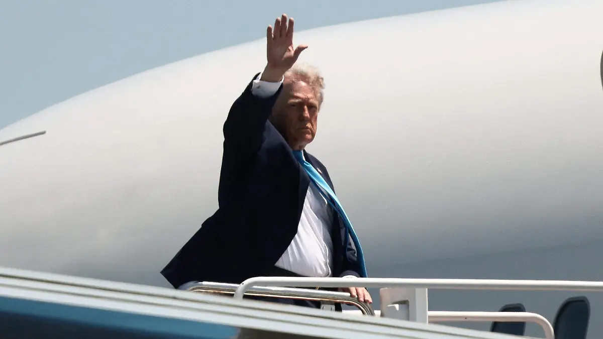 2026-05-20T183655Z_1390055197_RC21DLALKDLZ_RTRMADP_3_USA-TRUMP