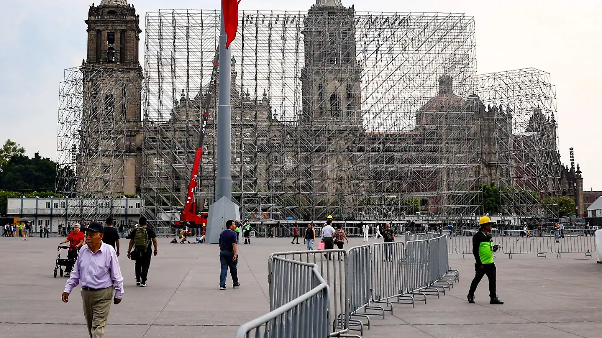 Estructuras  para el El FIFA Fan Festival 2026 en el Zócalo en CDMX-01
