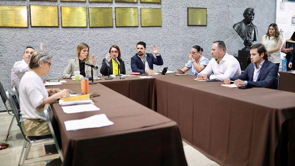 Aprueban abrir investigación contra Samuel García
