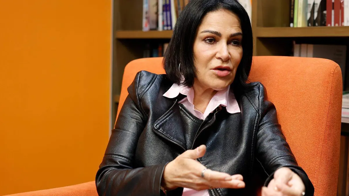 LYIDIA CACHO adrian vazquez