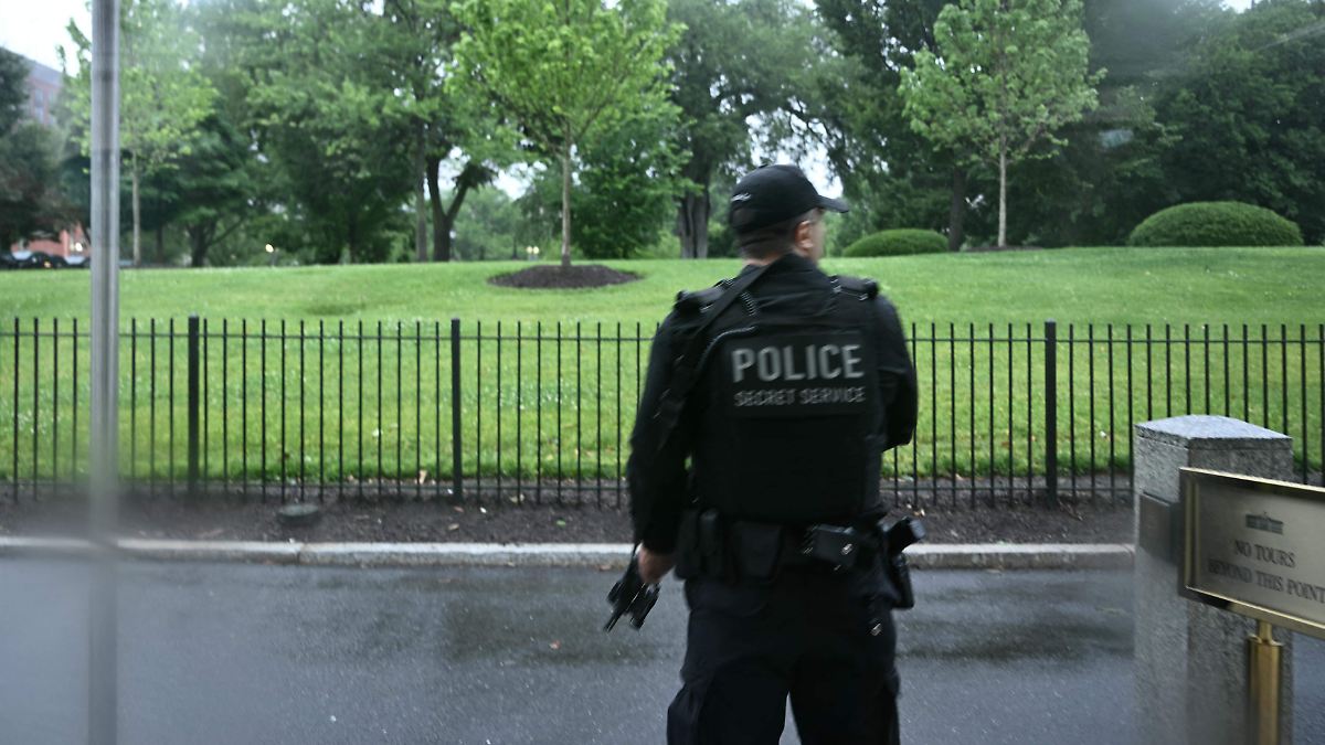 MUERE AGRESOR TRAS DISPARAR CONTRA SERVICIO SECRETO EN CASA BLANCA