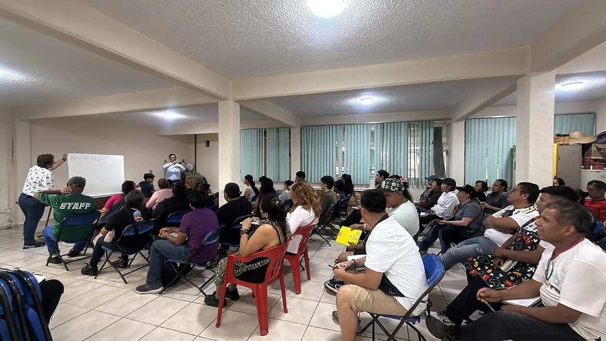 CLASES DE INGLES A COMERCIANTES DE TLALPAN cortesia direccion general de mercados de tlalpan (2)