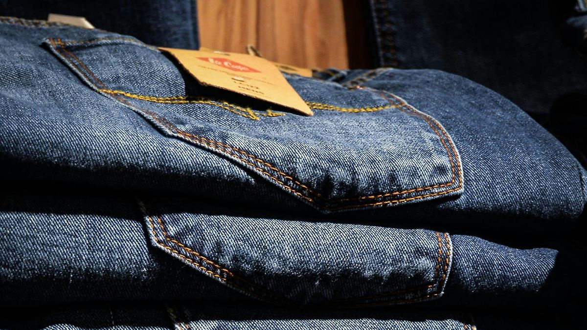 Ropa ajustada puede provocar desde estreñimiento hasta infecciones, advierte Salud
