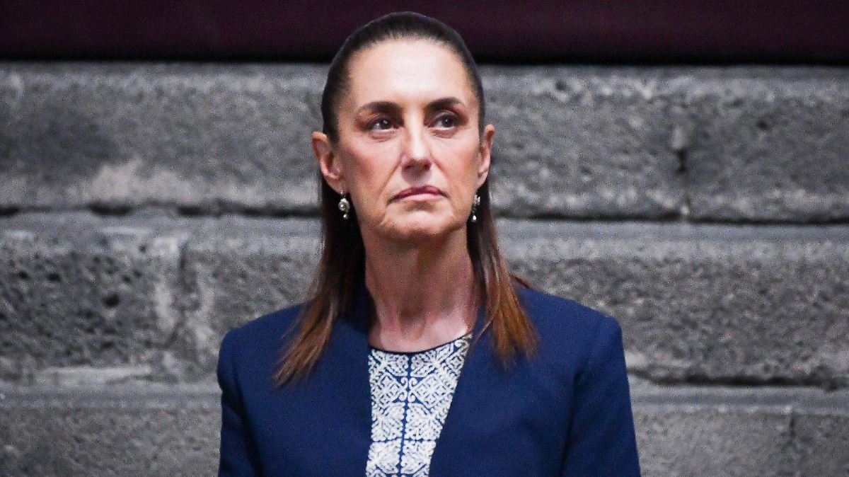 Sheinbaum cambia sede de informe: Zócalo ocupado impide mensaje en Palacio Nacional