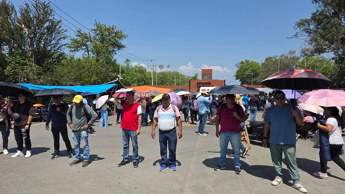 CNTE PARALIZA AEROPUERTO DE OAXACA Y PLANTA DE PEMEX